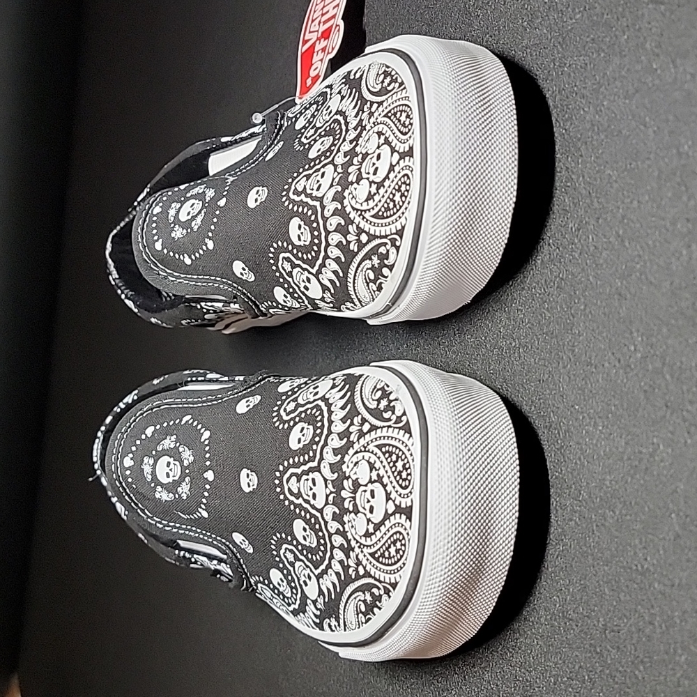 Vans Bandana Skull Classic Slip-On Shoes Women's  8.5 LAST ONE LEFT!!! - Picture 5 of 11